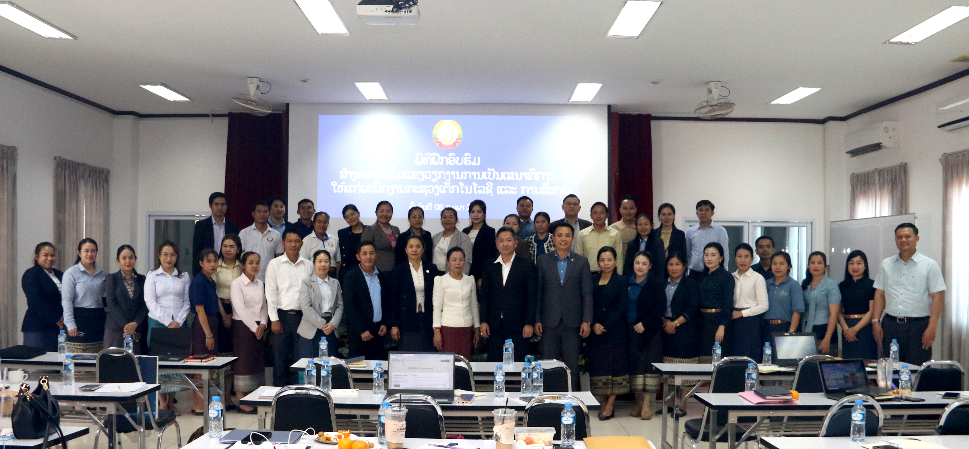 ຝຶກອົບຮົມສ້າງຄວາມເຂັ້ມແຂງໃຫ້ພະນັກງານພາຍໃນ ກຕສ ໃນການເປັນເສນາທິການຄົ້ນຄ້ວາສັງລວມ